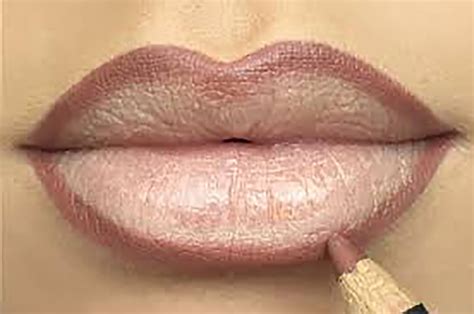 Semi magic lip liner